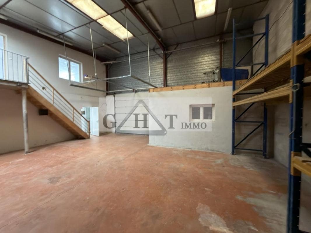 Industrial in Lisses to rent Interior Photo- Image 1 of 8