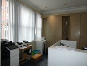 3 Park Sq E, Leeds to rent Interior Photo- Image 1 of 1