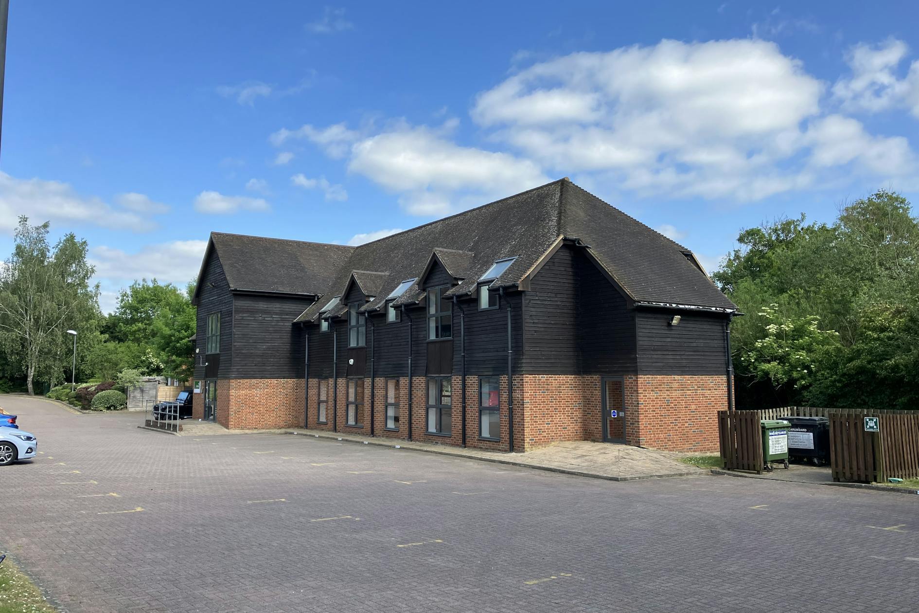 Old Woking Rd, Old Woking to rent Building Photo- Image 1 of 2