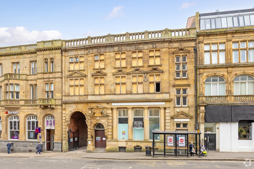 Queen St, Leeds to rent - Building Photo - Image 1 of 3