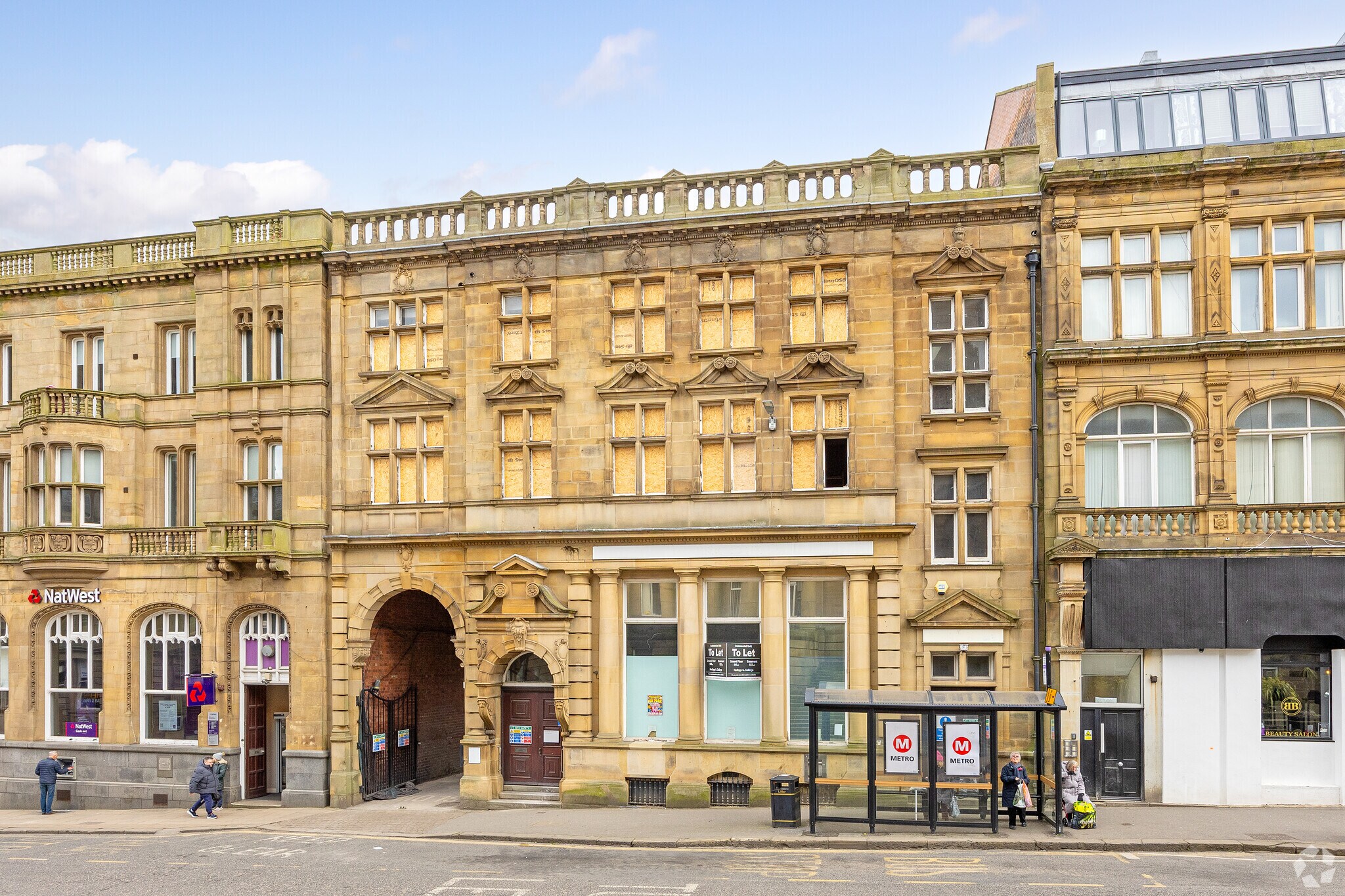 Queen St, Leeds to rent Building Photo- Image 1 of 4