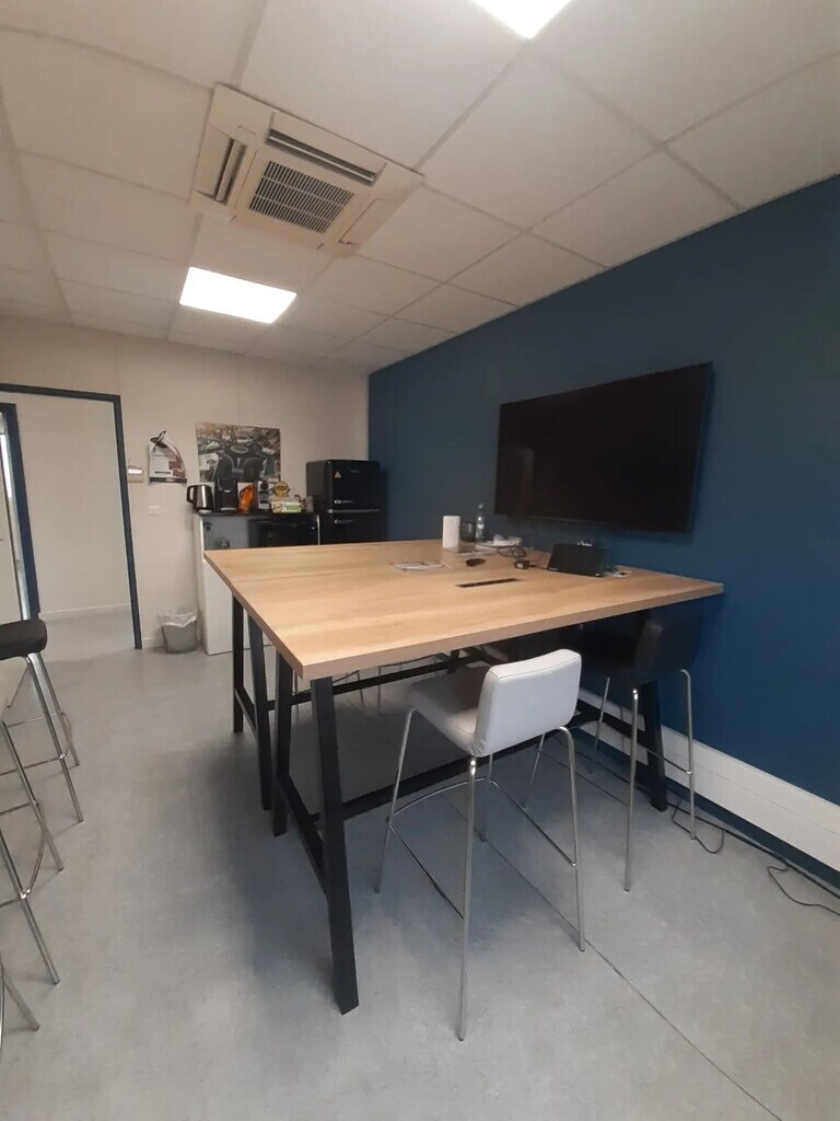 Location Bureaux 210 m² - Photo 1