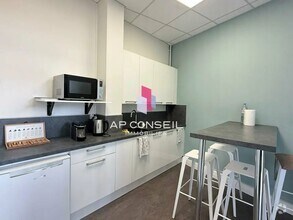 Office in Le Chesnay-Rocquencourt to rent Interior Photo- Image 2 of 3