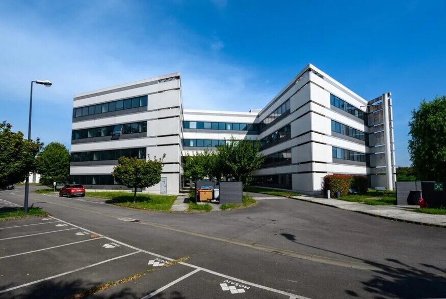 Office in Évry-Courcouronnes to rent - Building Photo - Image 1 of 9