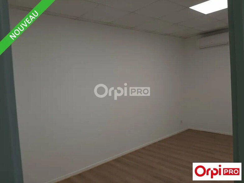 Office in Valence to rent - Interior Photo - Image 2 of 7