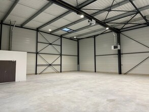 Light Industrial in Savigny-le-Temple to rent Interior Photo- Image 2 of 3