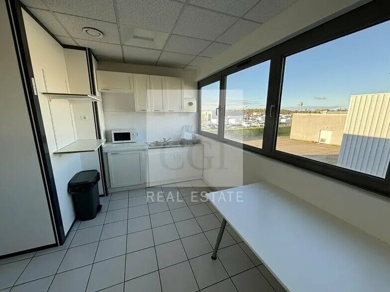 11 Rue Andre Citroen, Genas to rent - Building Photo - Image 3 of 14