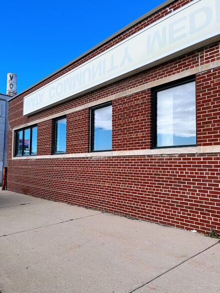 2404-2606 W Clybourn St, Milwaukee, WI for rent - Building Photo - Image 2 of 4