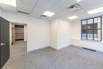 134 N LaSalle St, Chicago, IL to rent Interior Photo- Image 2 of 5