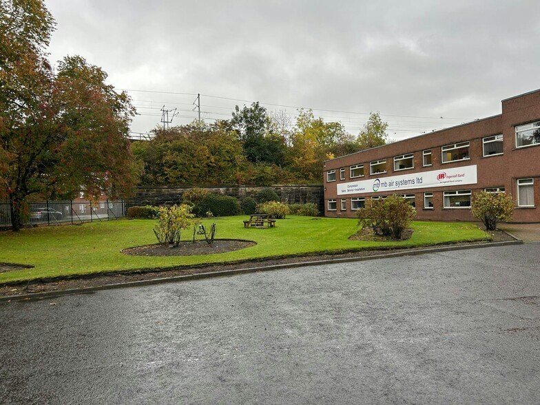 149 Glasgow Rd, Wishaw to rent - Building Photo - Image 3 of 3