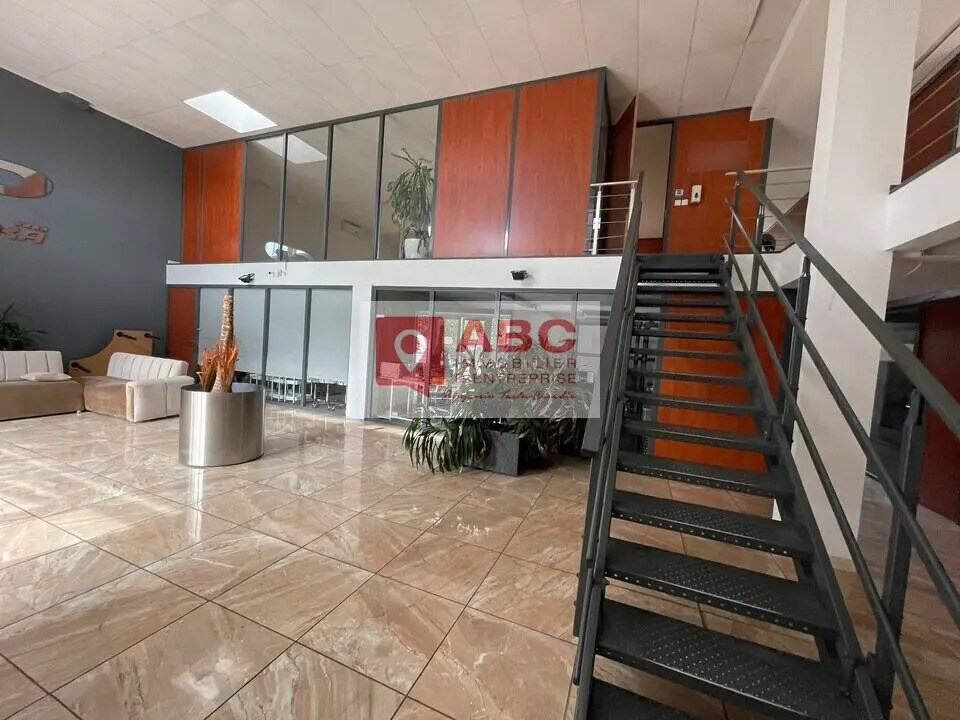 Vente Bureaux 720 m² - Photo 1