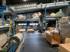 Industrial in SAINT-OUEN-L'AUMONE to rent Interior Photo- Image 2 of 5