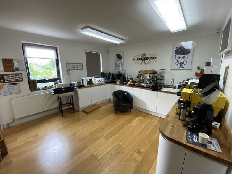 Commerce Rd, Brentford to rent - Interior Photo - Image 3 of 28