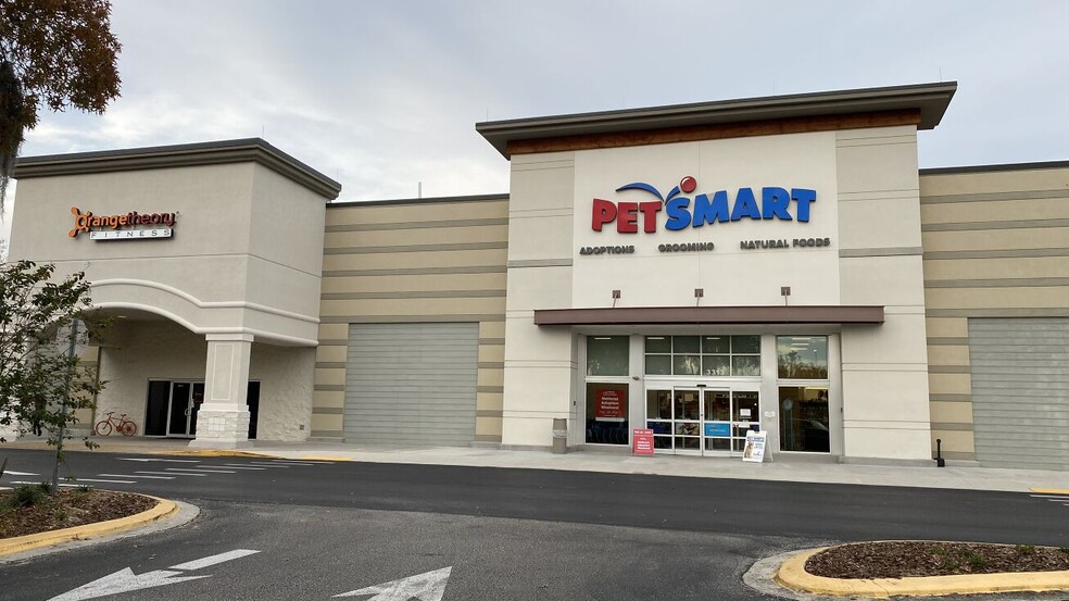 3317 Lithia Pinecrest Rd, Valrico, FL to rent - Building Photo - Image 3 of 11