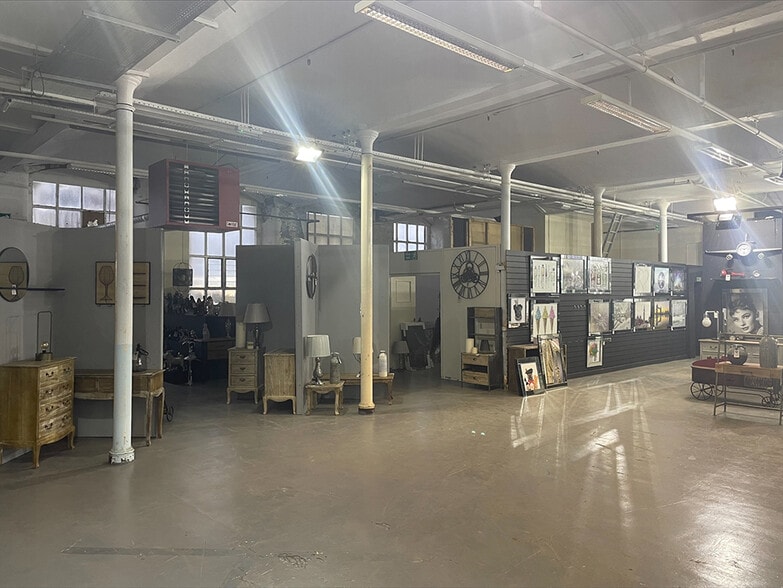 Fitton St, Oldham to rent - Building Photo - Image 2 of 4