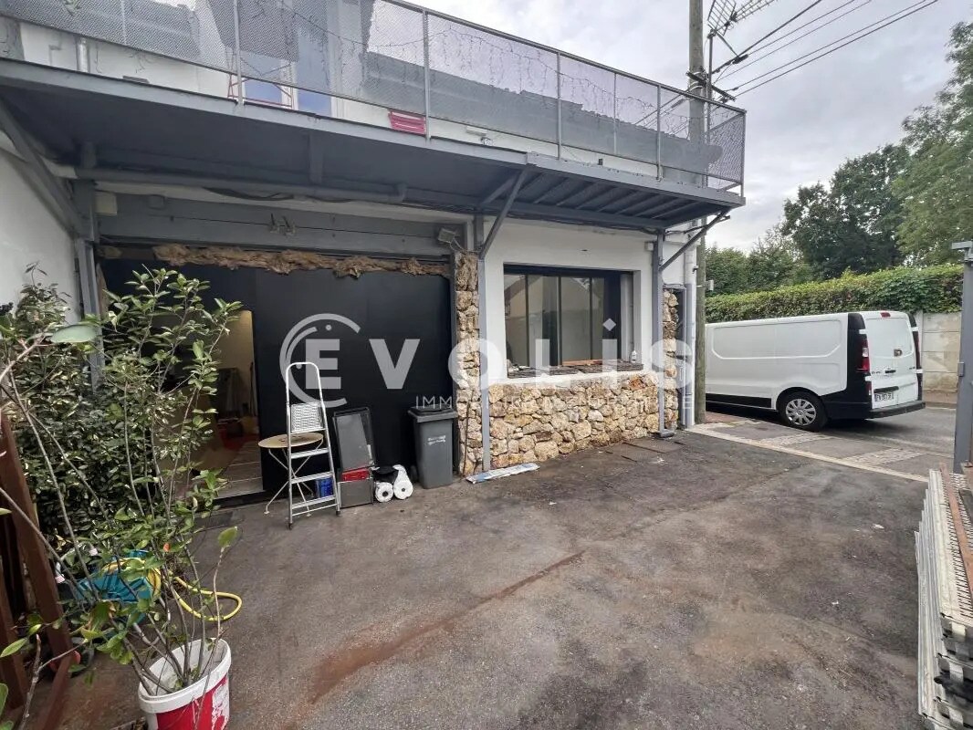 Light Industrial in Noisy-le-Grand to rent Building Photo- Image 1 of 10