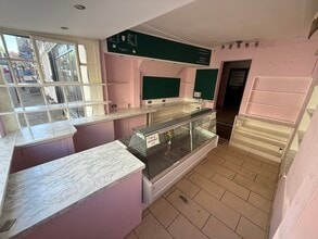 18 High St, Pinner to rent Interior Photo- Image 1 of 5