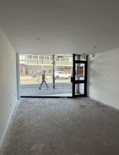 94-94A West St, Fareham to rent Interior Photo- Image 1 of 6