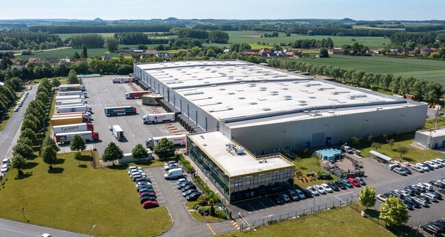 Location Entrepôt 982 m² à 22 366 m²