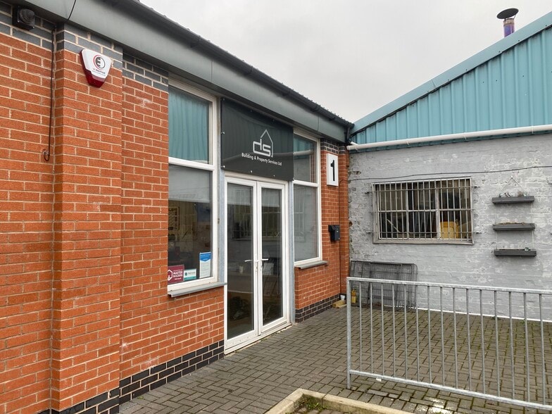 1 Marl Rd, Liverpool to rent - Building Photo - Image 2 of 2