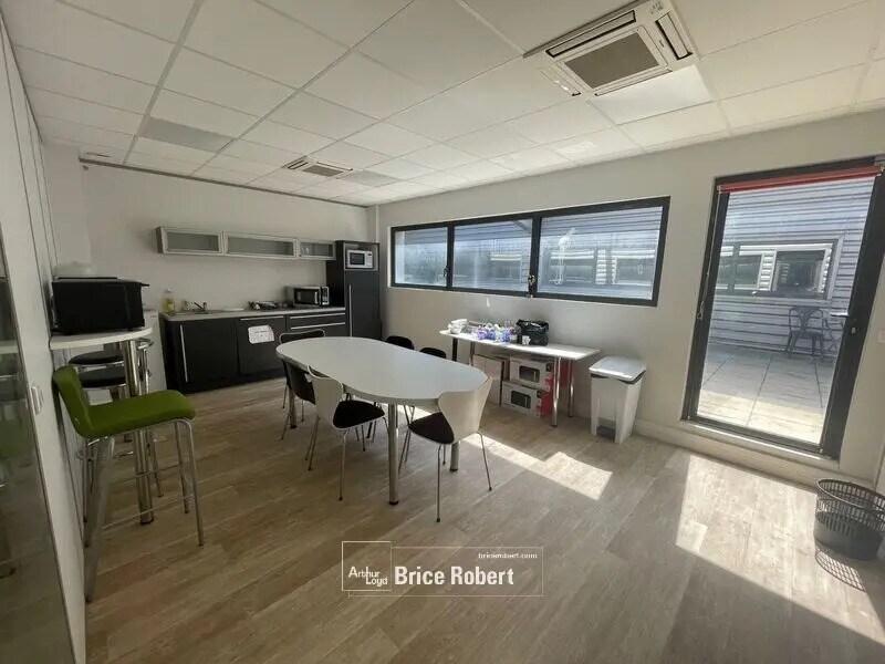 Office in Rillieux-la-Pape to rent Interior Photo- Image 1 of 10