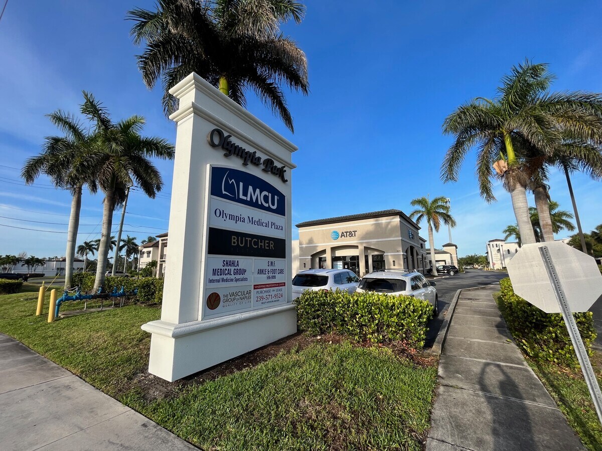 2400 Vanderbilt Beach Rd, Naples, FL 34109 UK