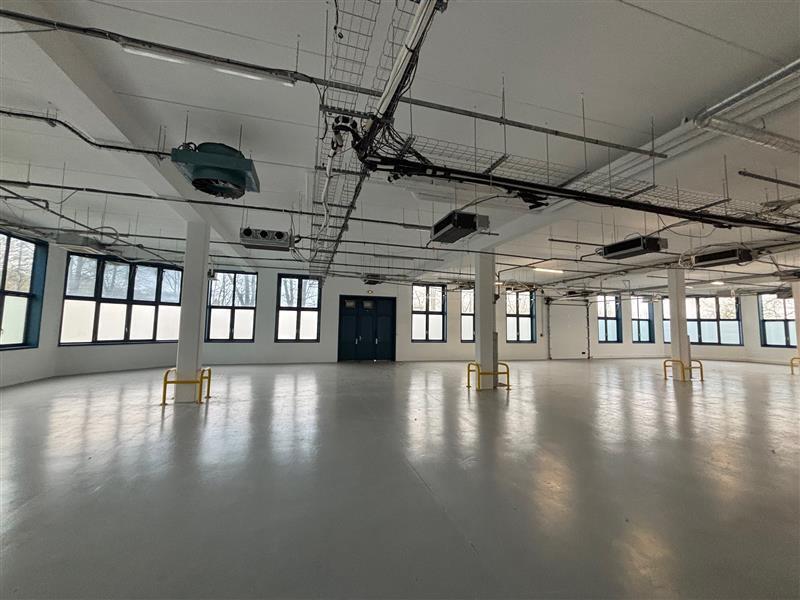 Light Industrial in Fresnes to rent Interior Photo- Image 1 of 8