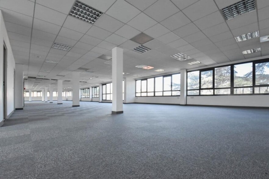 1 Chemin Jean-Marie Vianney, Écully to rent - Interior Photo - Image 2 of 8