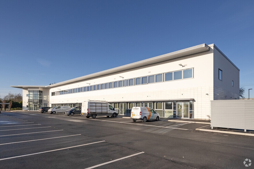 Grovehill Rd, Beverley to rent - Building Photo - Image 3 of 4