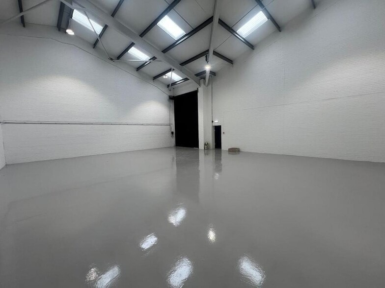 Ashburton Rd W, Manchester to rent - Building Photo - Image 3 of 6