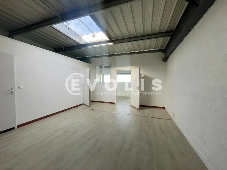 Light Industrial in Bordeaux to rent - Interior Photo - Image 2 of 7