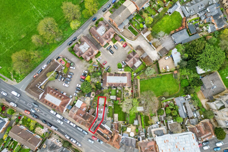 26 Windsor St, Chertsey for sale - Building Photo - Image 3 of 14