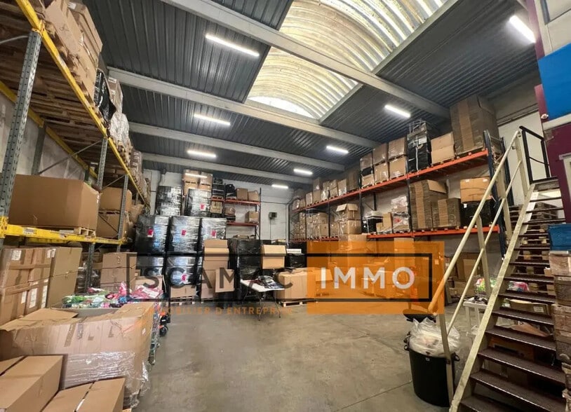 Industrial in Bondy to rent - Building Photo - Image 2 of 6