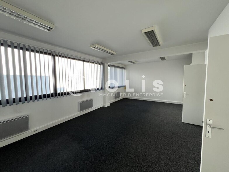 15 Rue De L'Universite, Noisy-le-Grand to rent - Interior Photo - Image 2 of 23