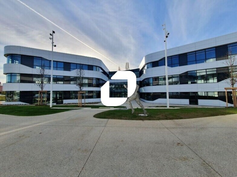 Office in CHAMPAGNE-AU-MONT-D'OR to rent - Building Photo - Image 1 of 6