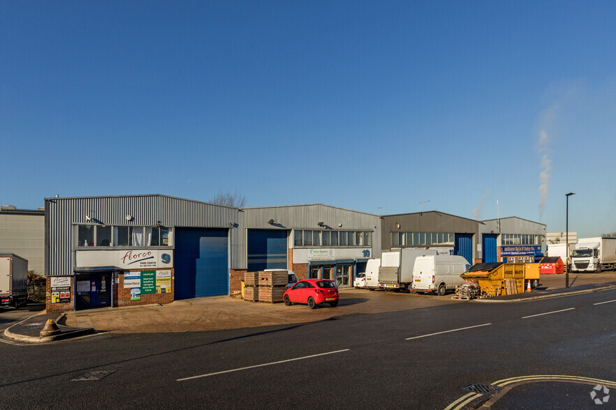 Hayes Rd, Southall for rent - Building Photo - Image 2 of 3