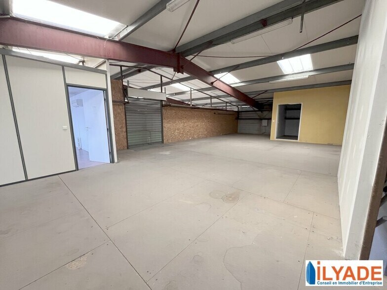 Light Industrial in Aubagne to rent - Interior Photo - Image 3 of 6
