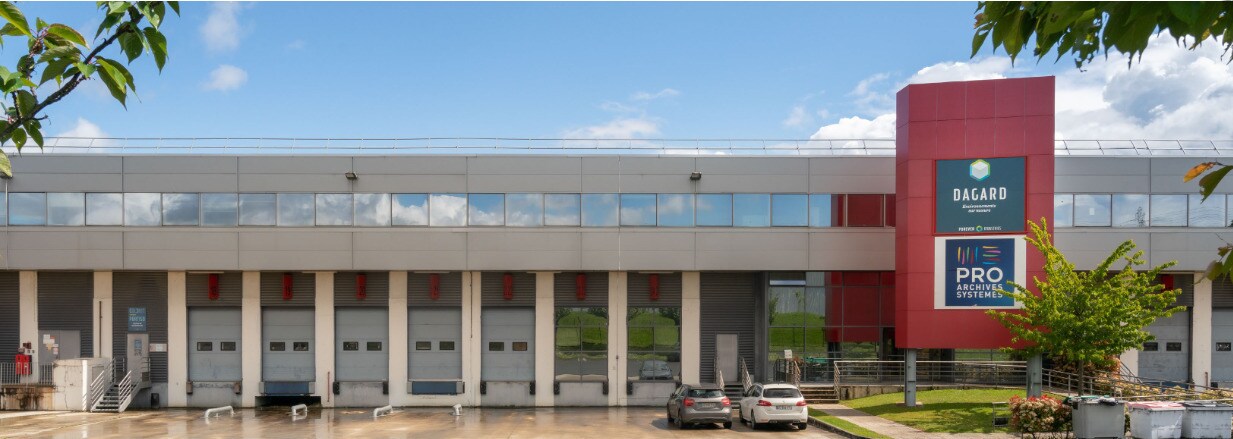 Light Industrial in Les Ulis to rent Building Photo- Image 1 of 9