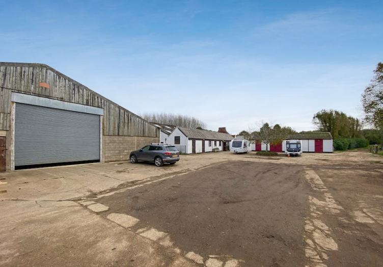 Rycote Farm, Thame for rent - Primary Photo - Image 1 of 1