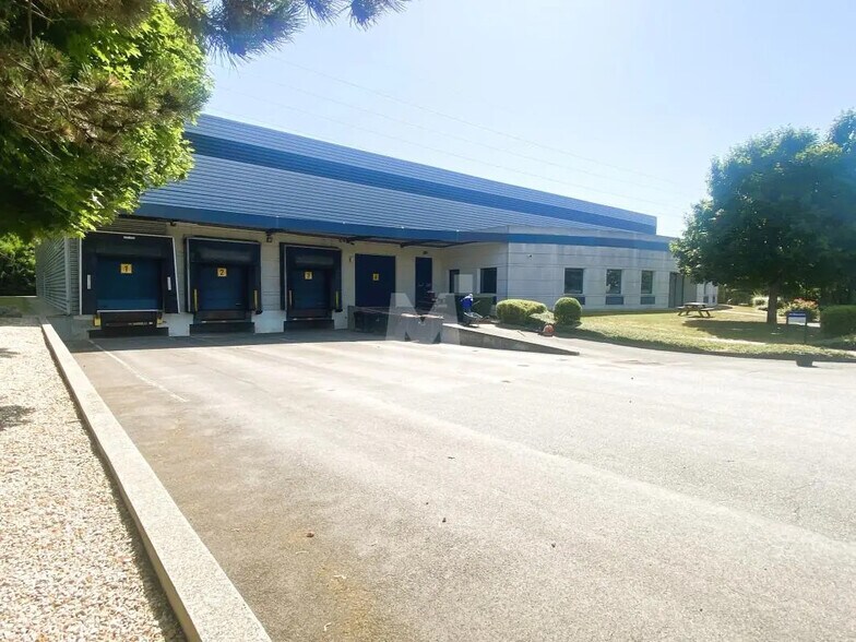 Office in Lisses to rent - Building Photo - Image 1 of 9