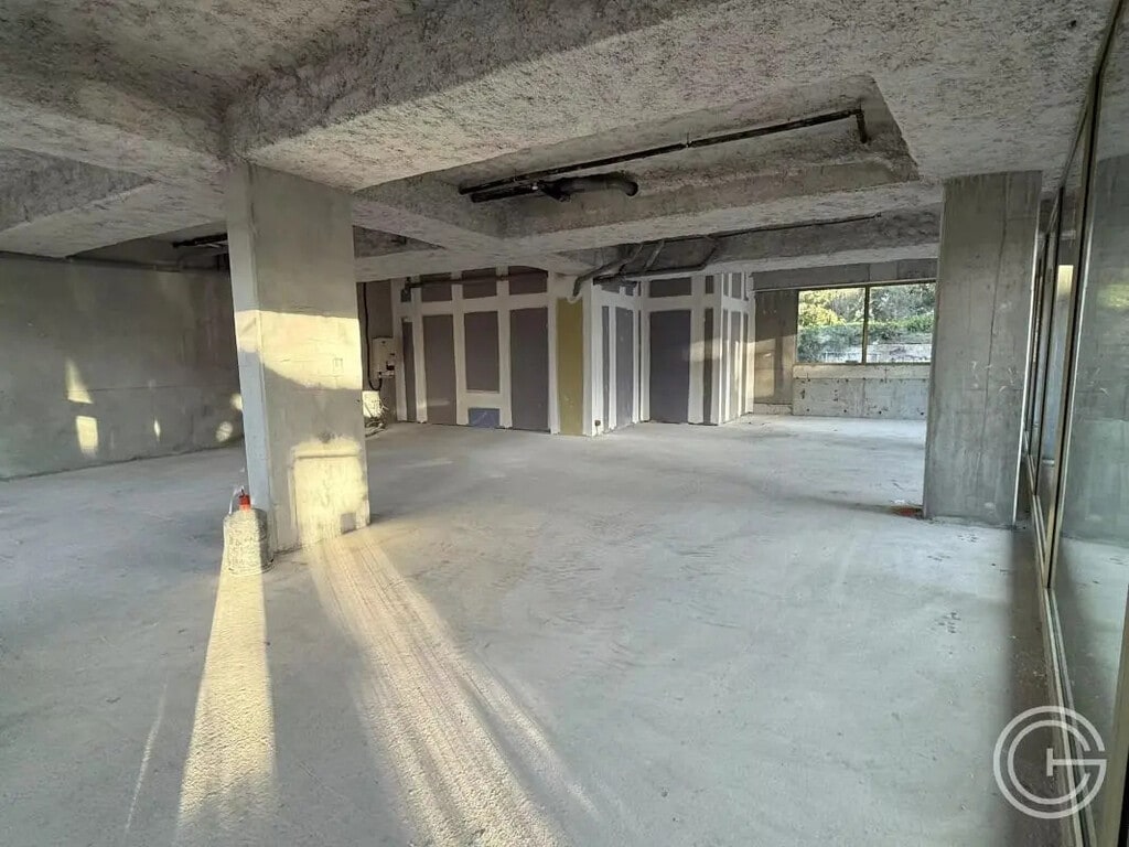 Location Commerce 238 m² - Photo 1