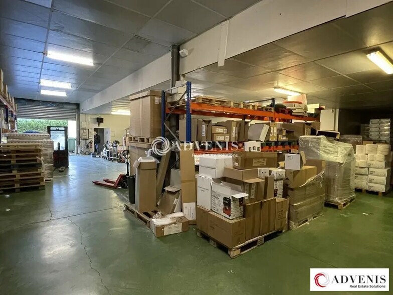Light Industrial in Pessac to rent - Interior Photo - Image 2 of 6