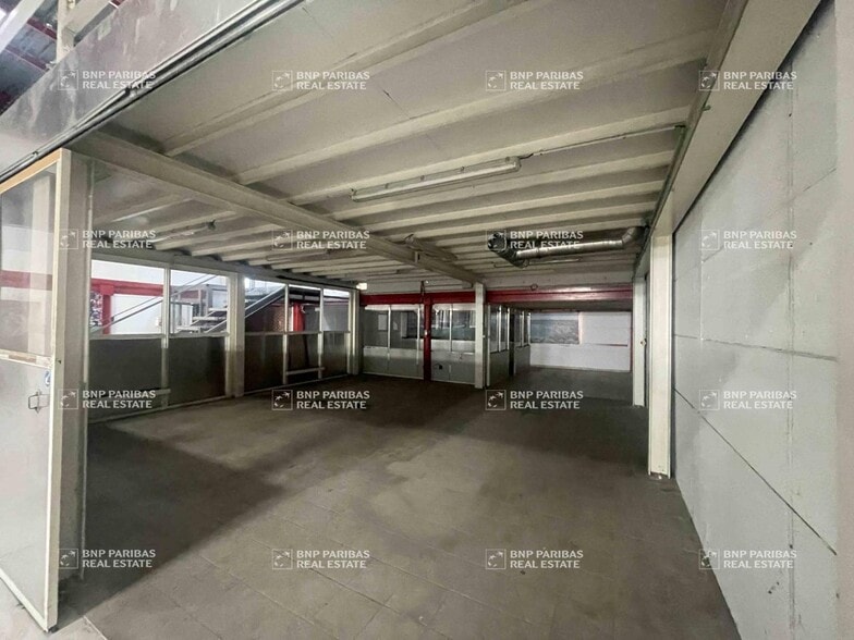 Light Industrial in Marseille to rent - Interior Photo - Image 3 of 24