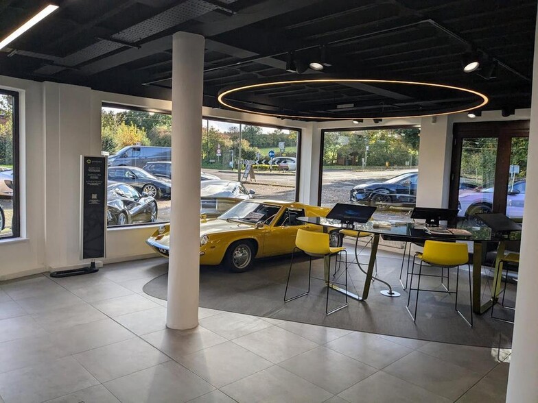 2 Epsom Rd, East Horsley to rent - Building Photo - Image 3 of 6