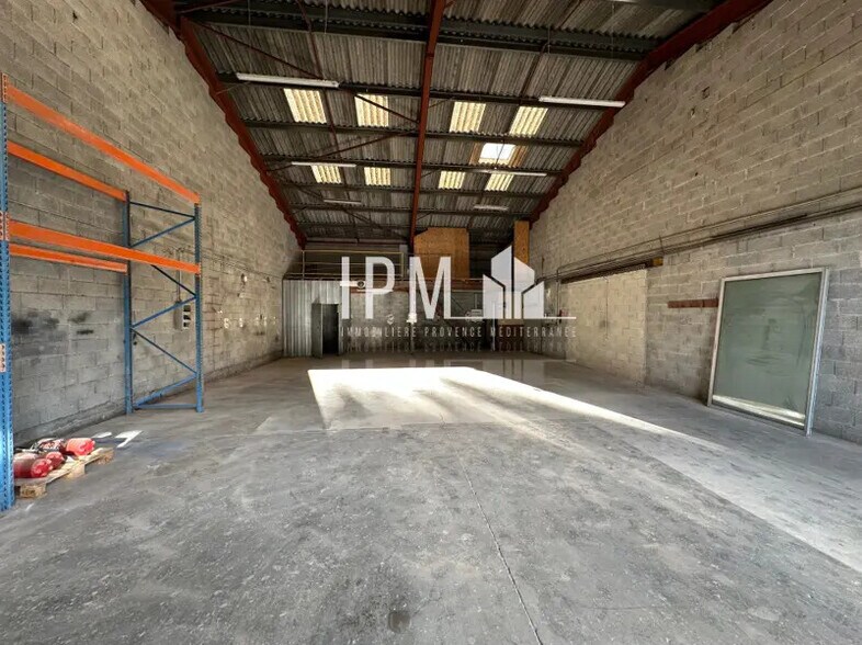 Light Industrial in Roquefort-la-Bédoule to rent - Building Photo - Image 2 of 6