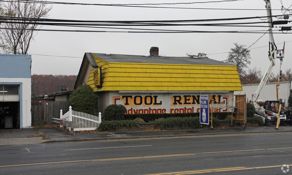 4031 Jericho Tpke, East Northport, NY 11731 UK