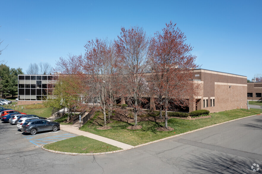 3000 Eastpark Blvd, Cranbury, NJ for rent - Building Photo - Image 2 of 4