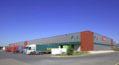 Industrial in Vémars to rent Building Photo- Image 2 of 4