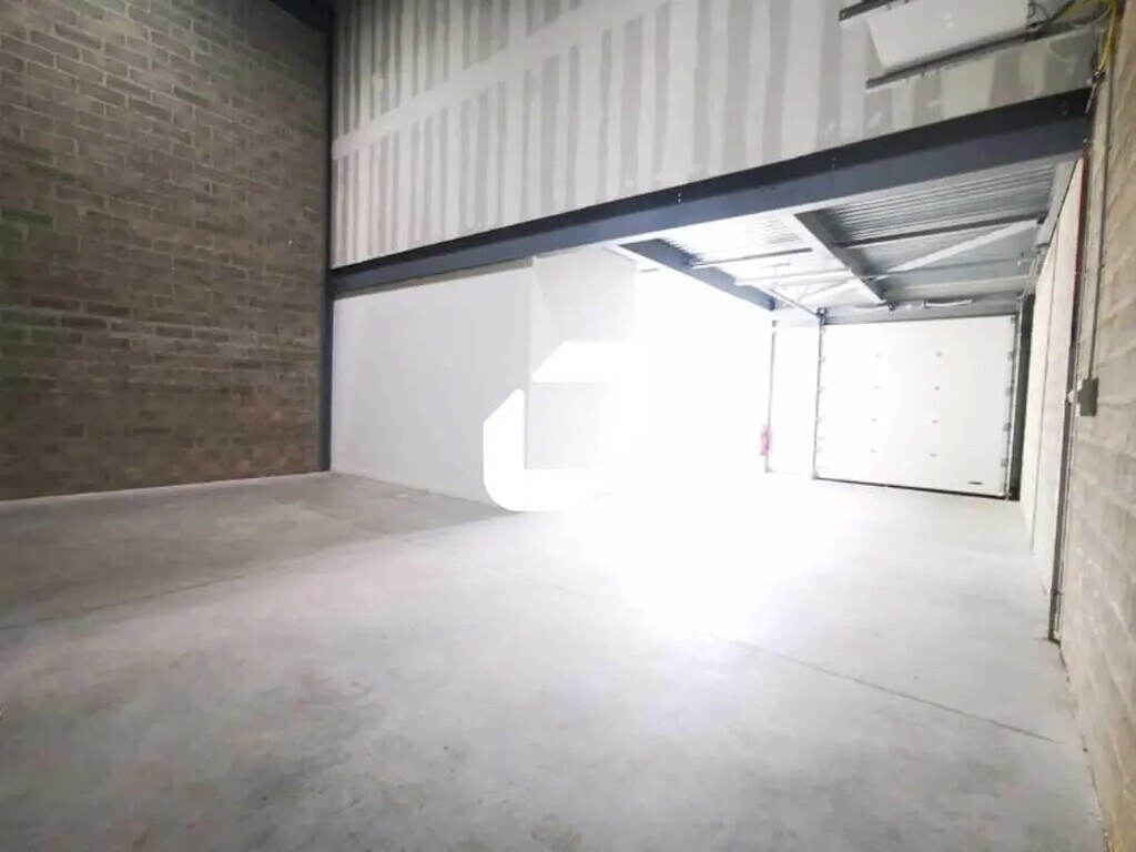 Location Bureaux 259 m² - Photo 1