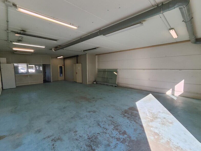 15 Rue Du Buisson Aux Fraises, Massy to rent - Interior Photo - Image 3 of 14